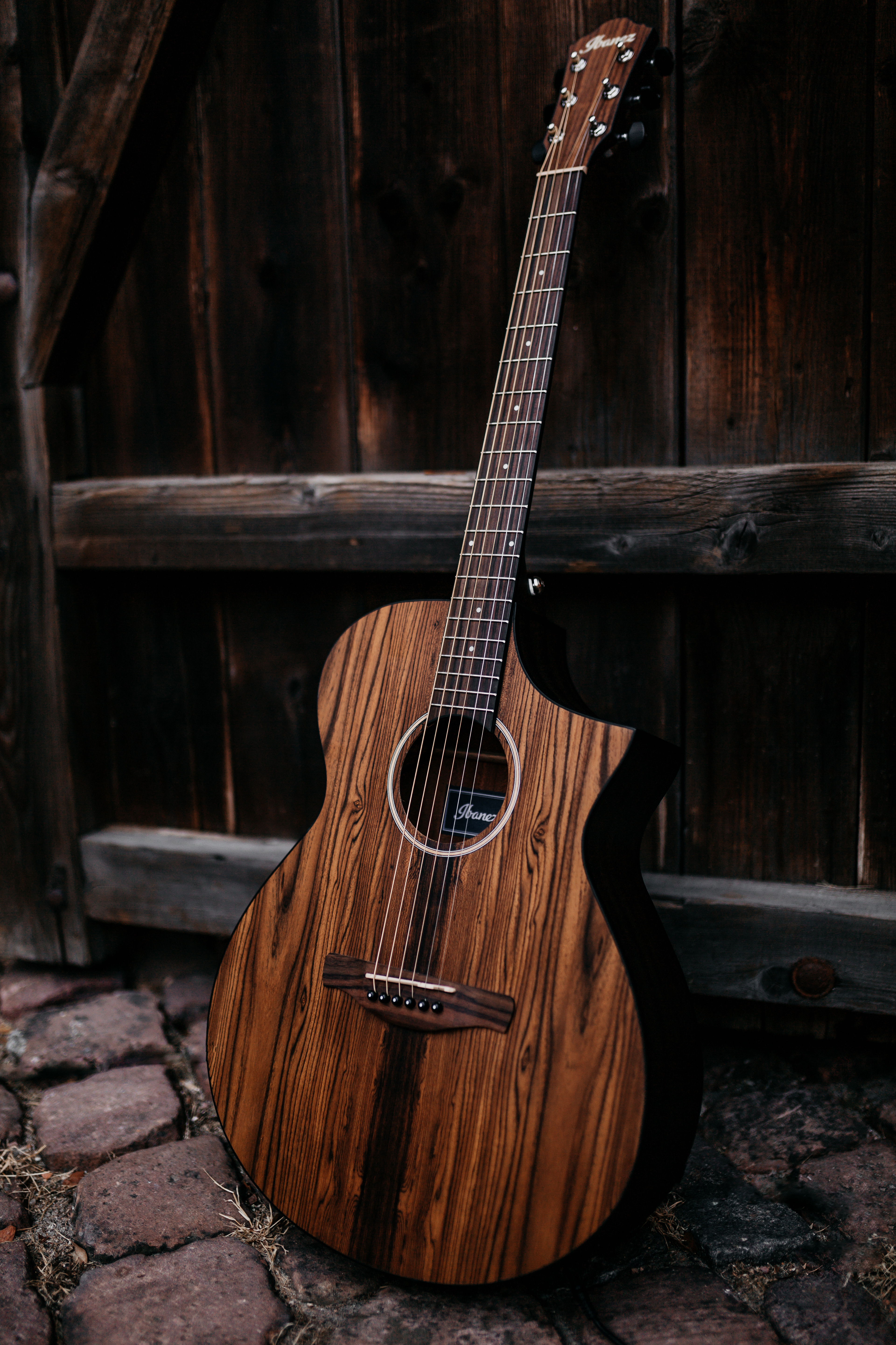 Simon an der Gitarre